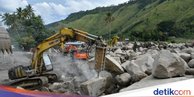 1.709 Unit Alat Berat Tangani Banjir Sumatera Secara Cepat