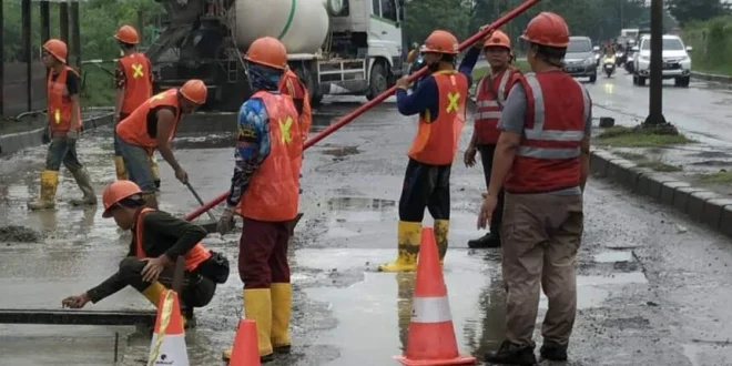 6000 Titik Jalan Rusak di DKI Jakarta Akibat Hujan Deras