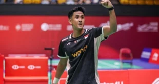 Alwi Farhan Kalungkan Medali Emas untuk Pelatih Indra Wijaya