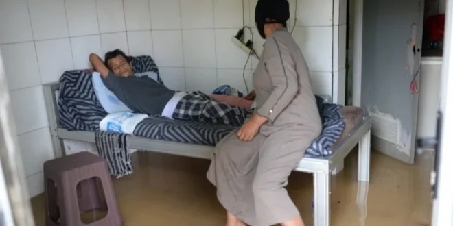 Banjir Genangi Klinik Tradisional Serang, Pasien Terjebak Darurat