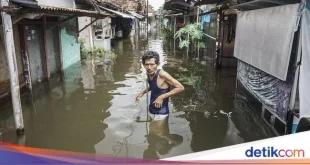 Banjir Rendam Jalur KA Pekalongan, 7 Perjalanan Terhambat