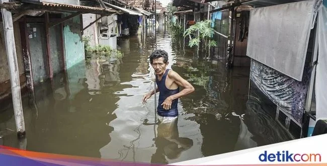 Banjir Rendam Jalur KA Pekalongan, 7 Perjalanan Terhambat