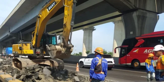 Jasamarga Perbaiki 150 Titik Jalan Berlubang Tol Jakarta-Cikampek
