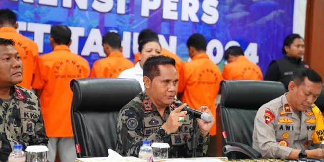 KKP Bongkar Penyelundupan 99 Ton Ikan Makarel di Priok