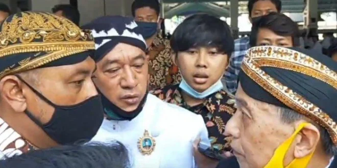 Konflik Keraton Solo: Analisis Penyerahan SK Fadli Zon