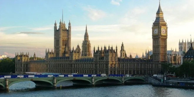 Krisis PHK dan Pengangguran Tinggi di Pendidikan Tinggi Inggris