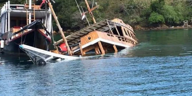 Operasi Pencarian Korban KM Putri Sakinah Labuan Bajo Diperpanjang