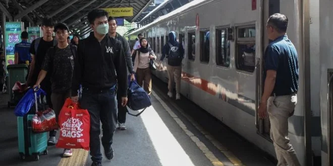 Penjualan Tiket Kereta Natal-Tahun Baru Naik 10,86%, Dampak Ekonomi Positif