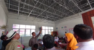 Plafon Ambruk di SMPN 60 Surabaya, Evakuasi 11 Kelas Cepat