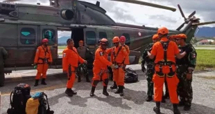 Tim SAR Evakuasi Korban Pesawat ATR 42 di Gunung Bulusaraung