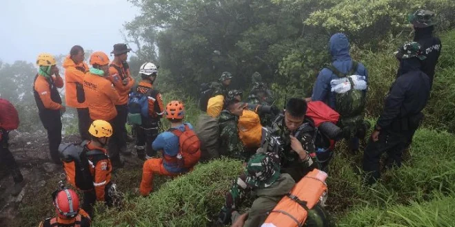 Tim SAR Temukan 6 Korban Kecelakaan Pesawat ATR Gunung Bulusaraung