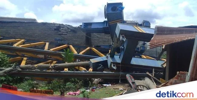 Tragedi Crane Ambruk Timpa Kereta di Thailand, 22 Tewas