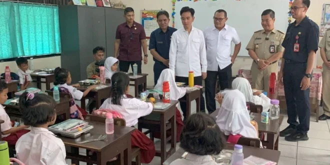 Wapres Gibran Tinjau Program Makan Bergizi Gratis di SMAN 1 Wamena